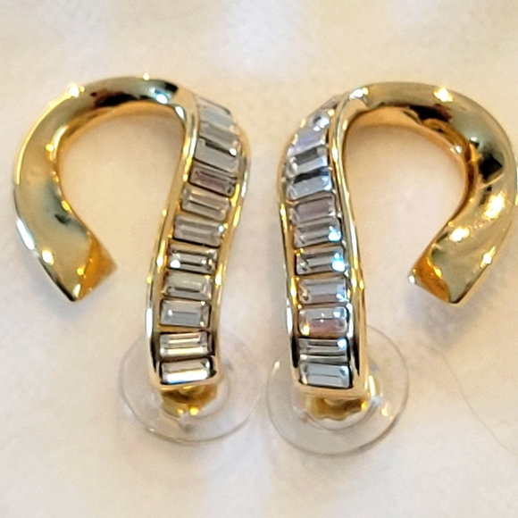GORGEOUS S.A.L. SIGNED SWAROVSKI CRYSTAL ERRINGS IN EXCELLENT CONDITION. - Picture 1 of 7